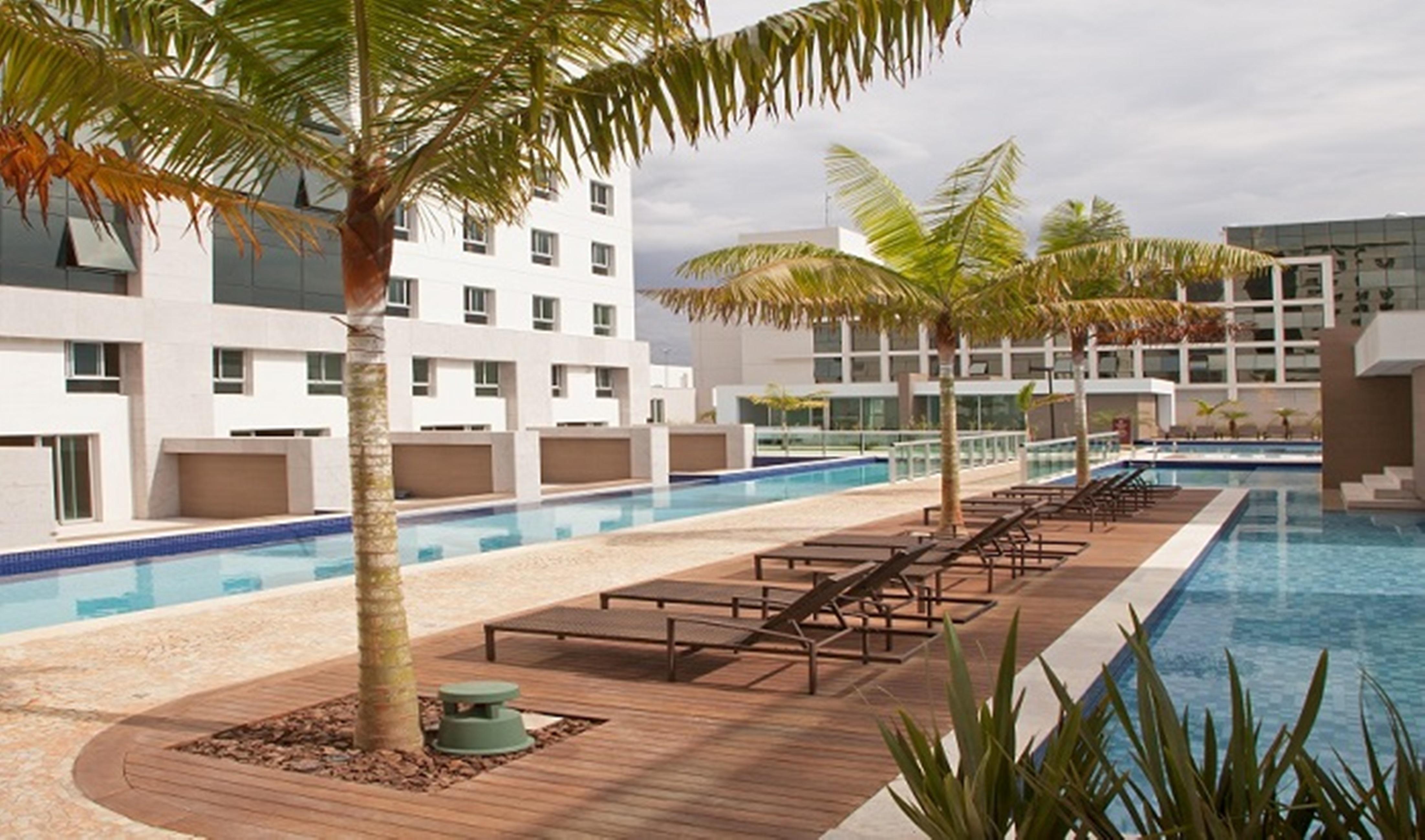Jade Hotel Brasilia Candangolandia Bagian luar foto The swimming pool at the hotel