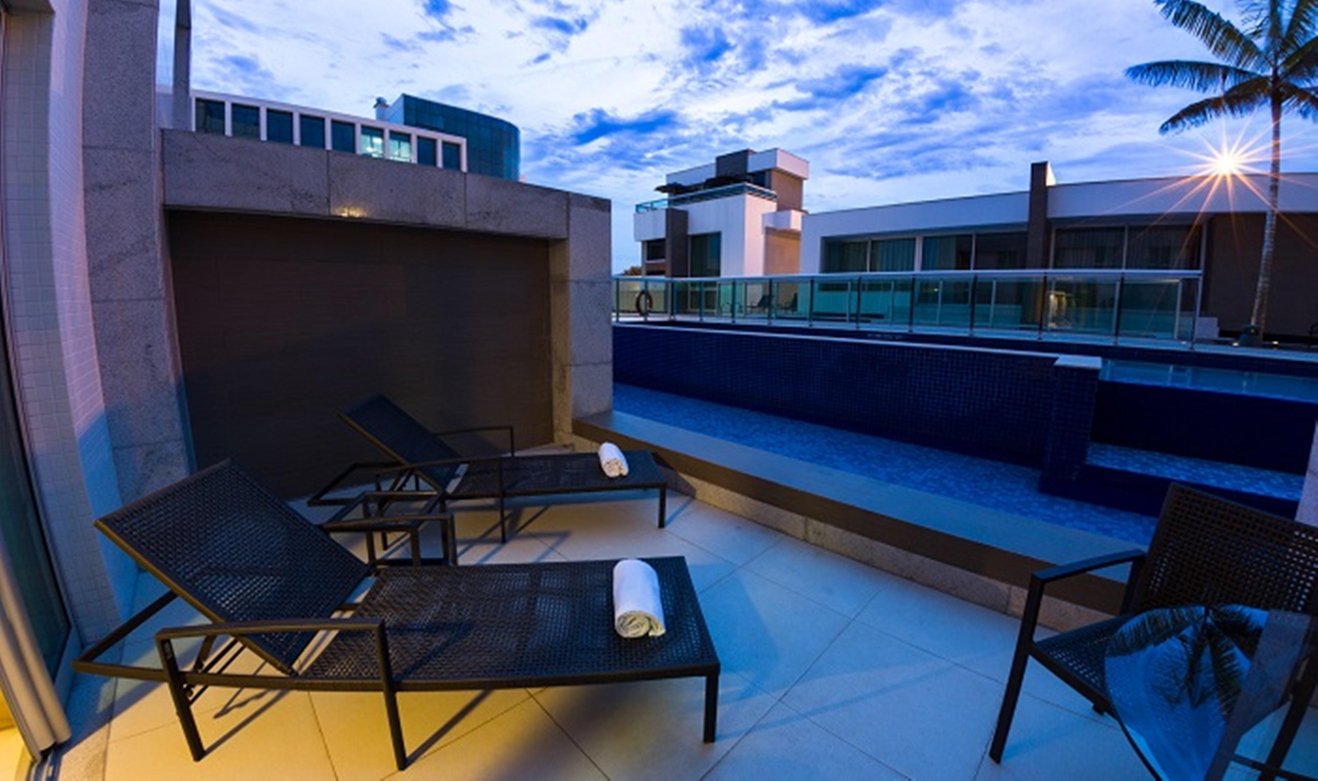 Jade Hotel Brasilia Candangolandia Bagian luar foto Rooftop pool at the hotel