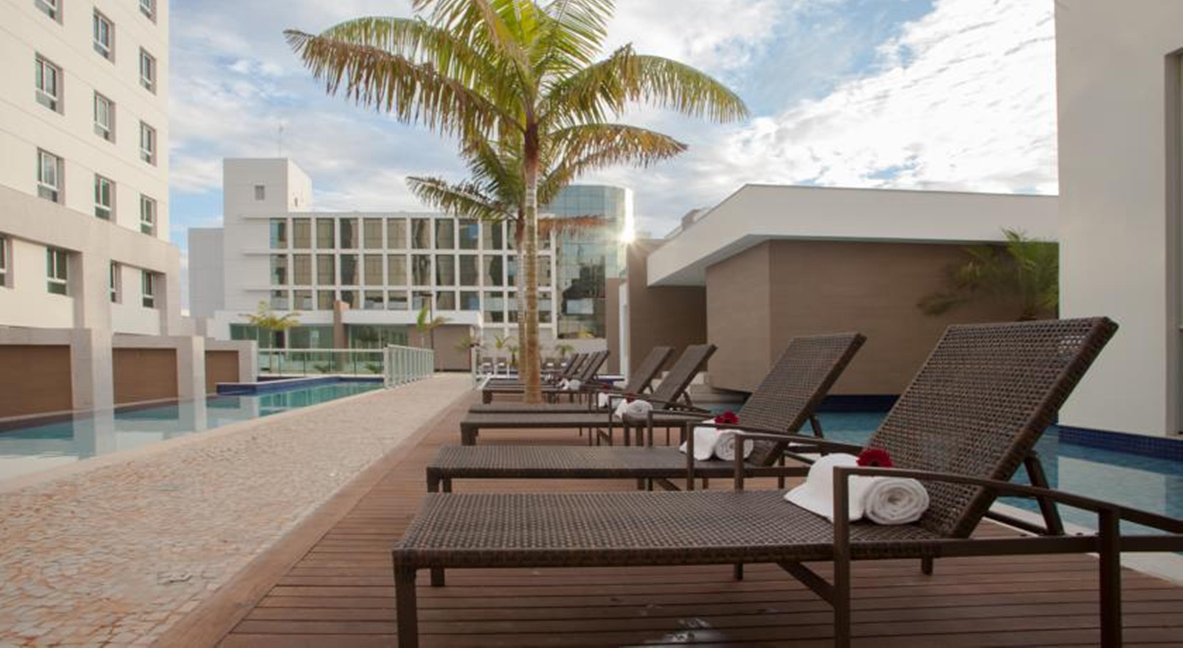 Jade Hotel Brasilia Candangolandia Bagian luar foto The pool at the hotel