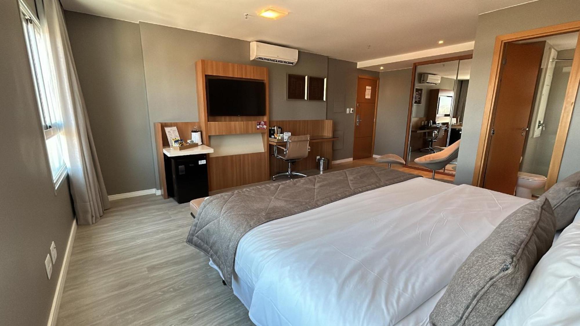 Jade Hotel Brasilia Candangolandia Bagian luar foto A room at the hotel