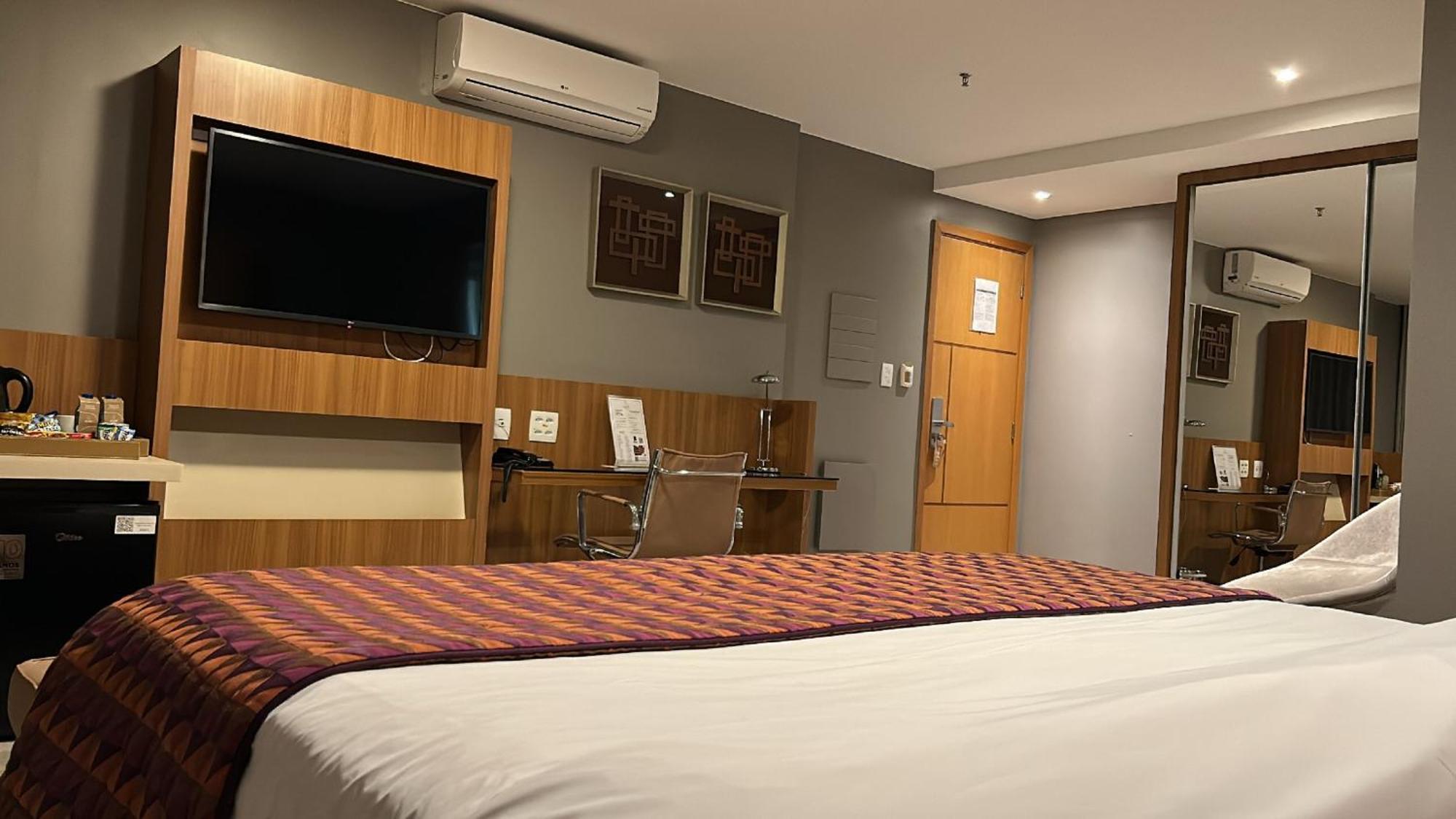 Jade Hotel Brasilia Candangolandia Bagian luar foto A room at the hotel