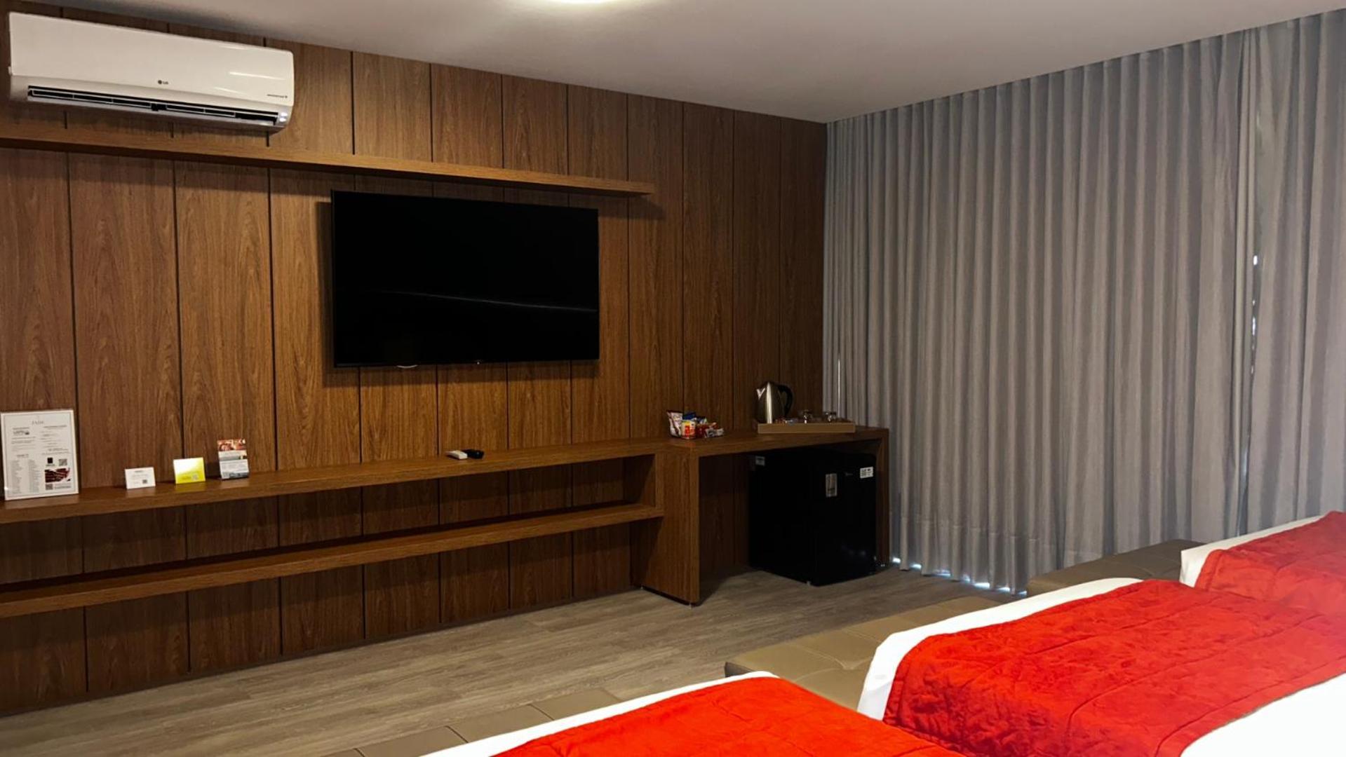 Jade Hotel Brasilia Candangolandia Bagian luar foto A room at the hotel