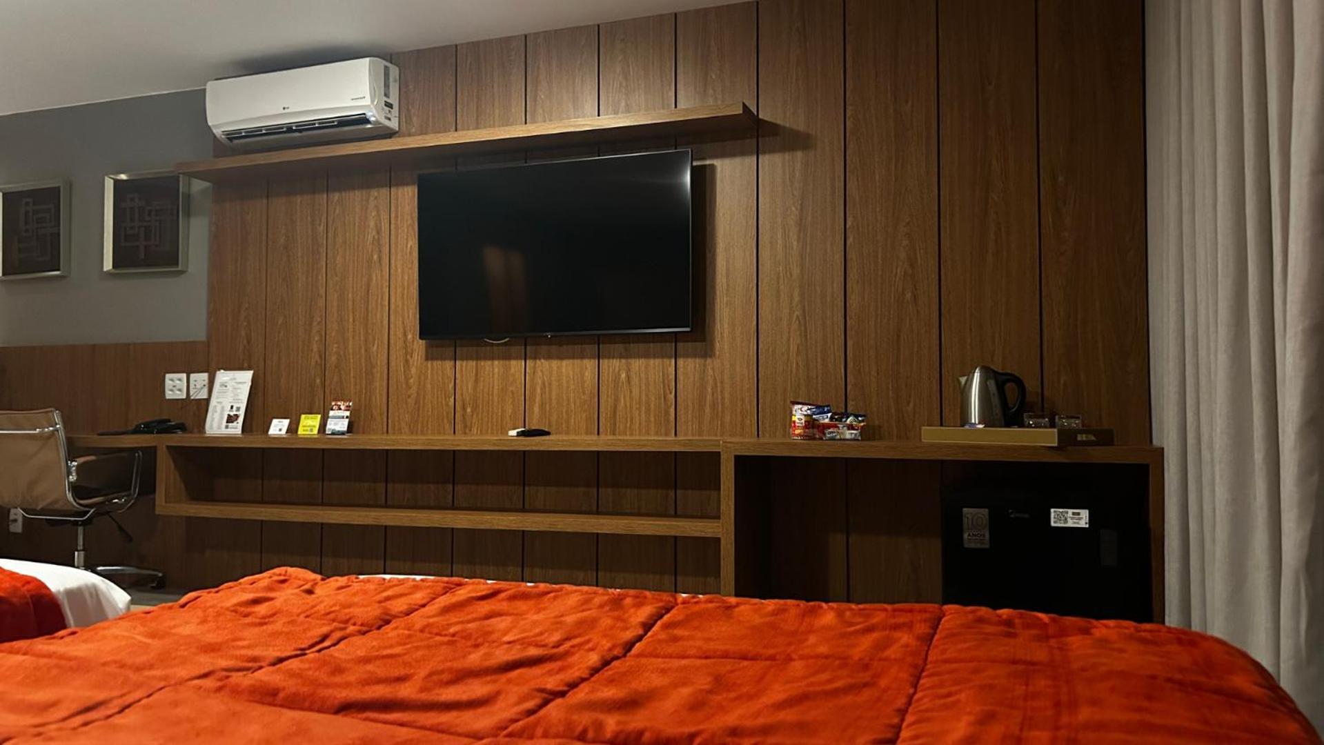 Jade Hotel Brasilia Candangolandia Bagian luar foto A television in a hotel room