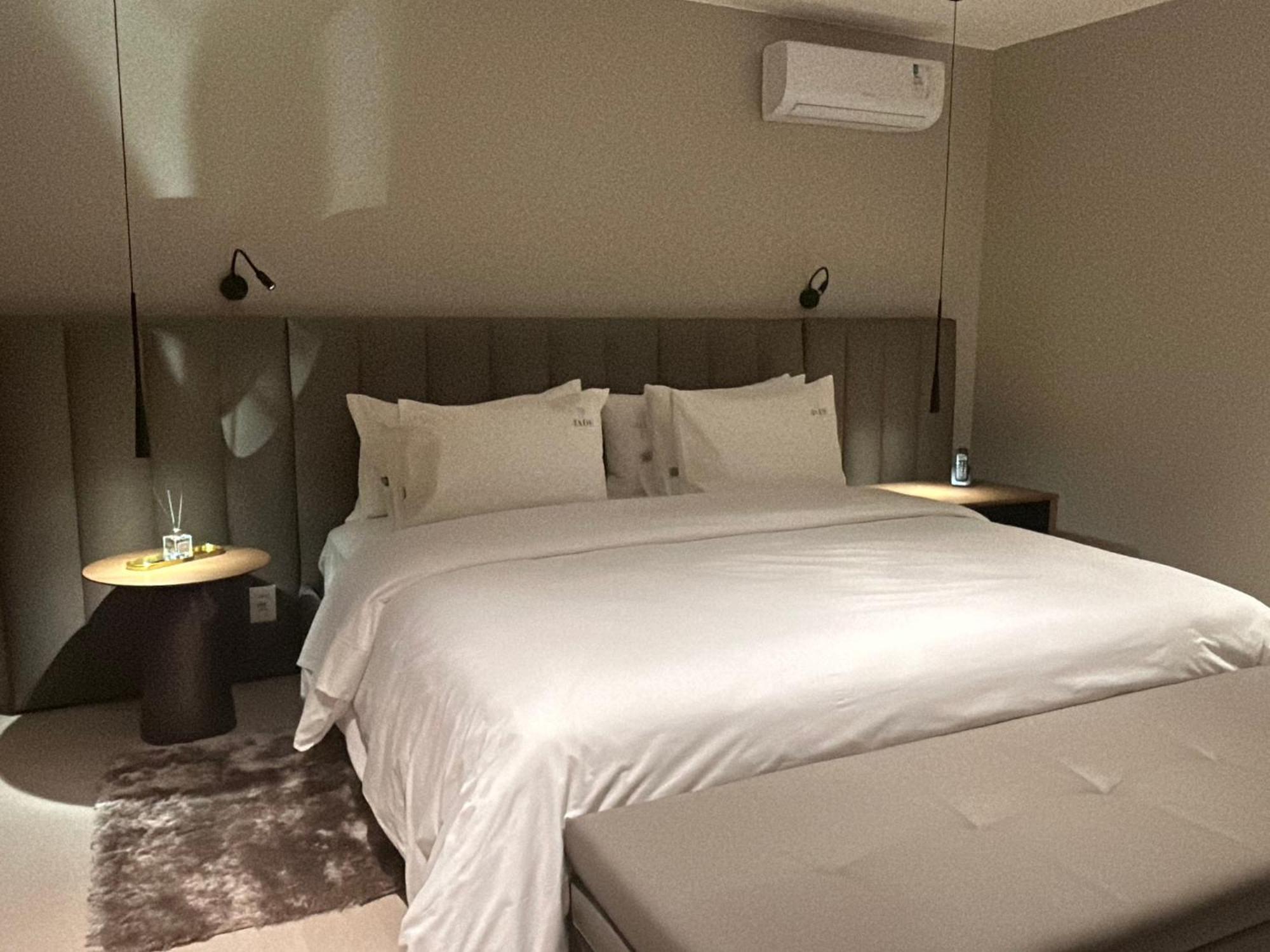 Jade Hotel Brasilia Candangolandia Bagian luar foto A bedroom at the hotel